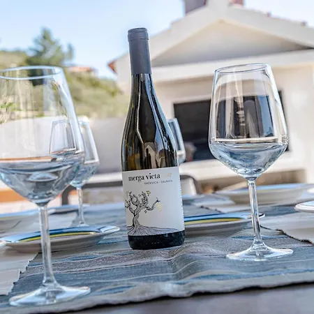 Seaside Ema Holiday home *