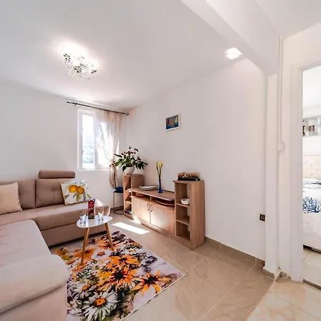 Seaside Ema Vela Luka