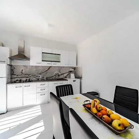 Seaside Ema Vela Luka