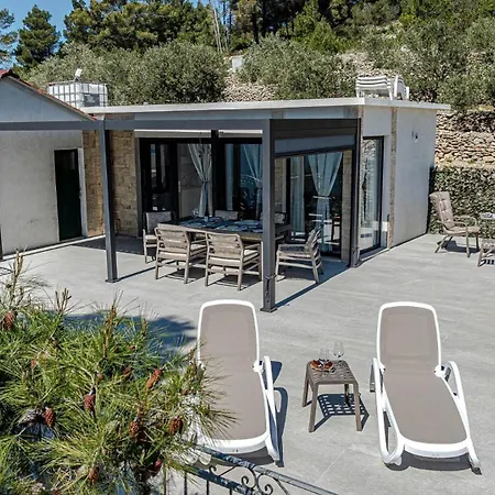 Seaside Ema Vela Luka